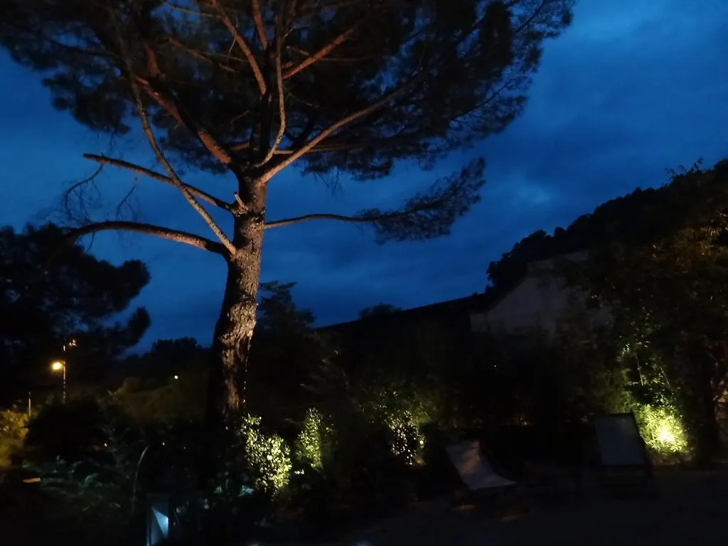 Villa Lumieres Goult Bed & Breakfast